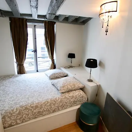 Apartment Vivienne Paris