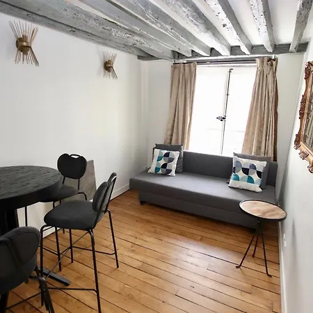 Vivienne Apartment