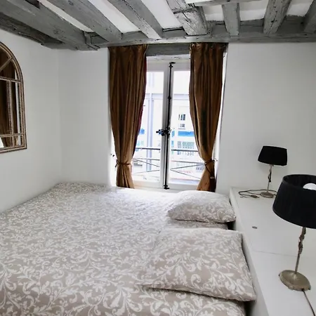 Vivienne Apartment