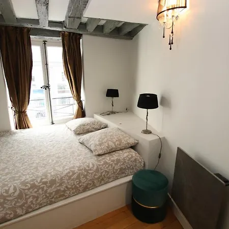 Apartment Vivienne Paris