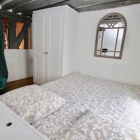 Vivienne Apartment