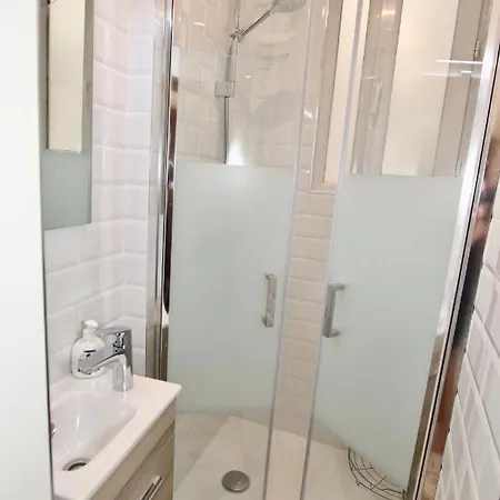 Vivienne Apartment